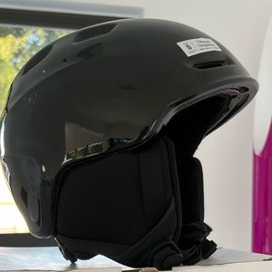 Kids SMITH black ski helmet YS
